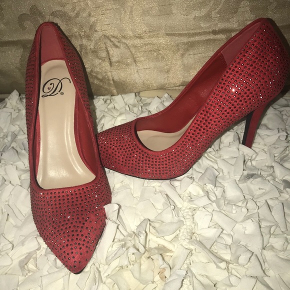 Red pumps - Picture 3 of 4